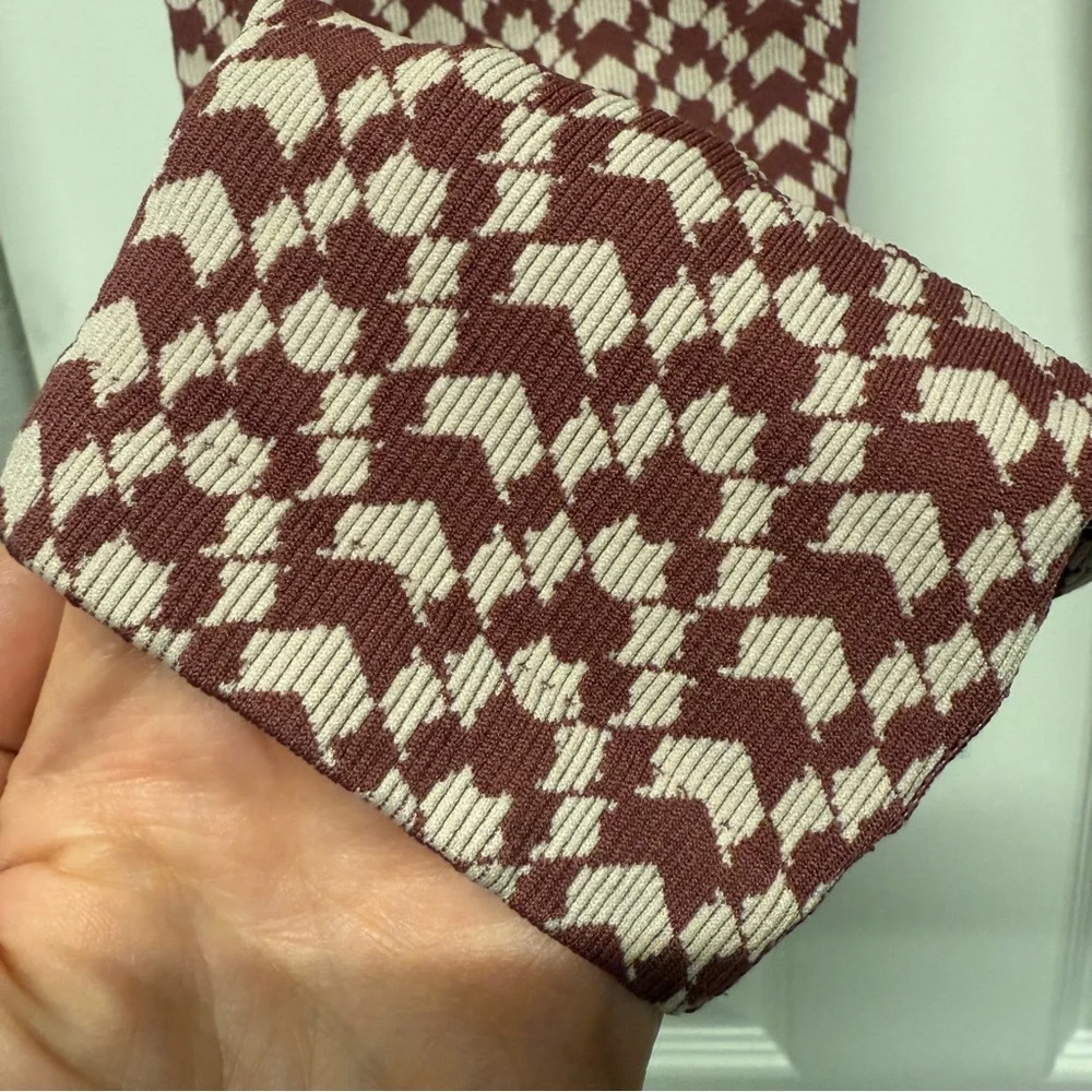 Spiritual Gangster| NWOT Women’s Size M/L Jacquard 7/8 Legging in Burgundy - Picture 6 of 10